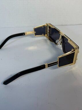 Men's /Woman's Sunglasses new with hard carry case
